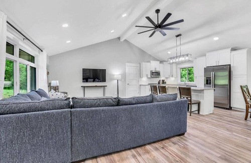 Hendersonville House | Stunning North Nashville Retreat - Visit us at The Bunk House! NEW LISTING