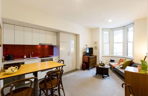 Fitzroy Apartment | Stunning One Bedroom Apartment in Fitzroy