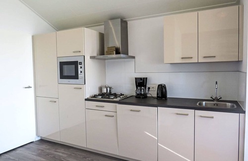 Bovenkarspel House | Stunning private villa for 5 guests with WIFI, TV, terrace and parking