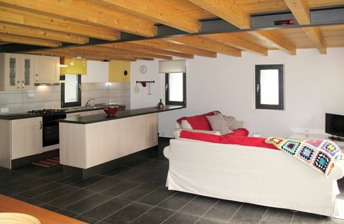 Ponto Valentino House | Stunning private villa for 8 people with TV, patio, pets allowed and parking