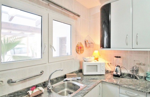 Bell Horizo House | Stunning private villa for 10 people with private pool, WIFI, A/C, TV and patio