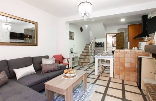 Niguelas House | Stunning private villa for 6 guests with WIFI, TV and terrace
