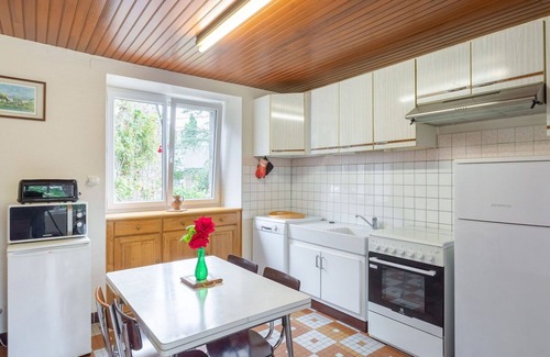 Vessey House | Stunning private villa for 8 people with WIFI, TV, pets allowed and parking