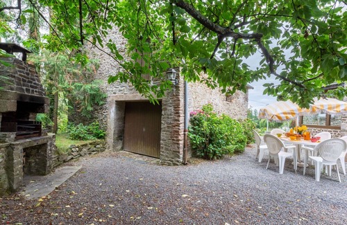 Vessey House | Stunning private villa for 8 people with WIFI, TV, pets allowed and parking