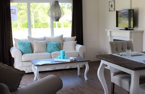 Susteren House | Stunning private villa for 4 people with WIFI, pool, TV, terrace and parking