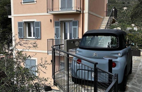 Zoagli Apartment | Stunning sea view! 2-bedroom apartment, 5 minutes walking to the beach, AC, pool