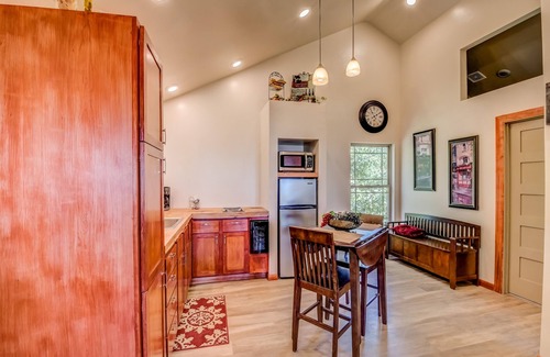 Longtown Cabin | Stunning Sunsets from the Treetops. Uncork & Unwind-You deserve to be spoiled!