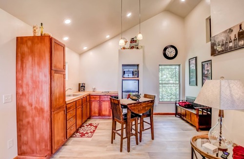 Longtown Cabin | Stunning Sunsets from the Treetops. Uncork & Unwind-You deserve to be spoiled!