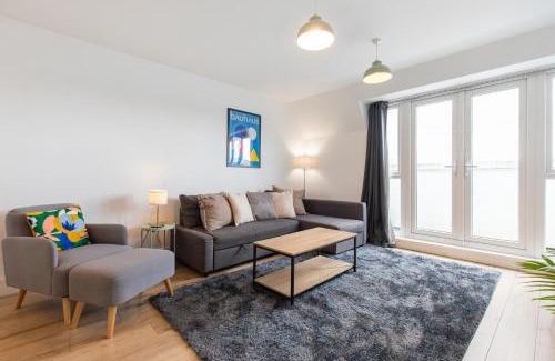 Brondesbury Apartment | Stunning Top Floor Apartment 3 Bedrooms Heart of London