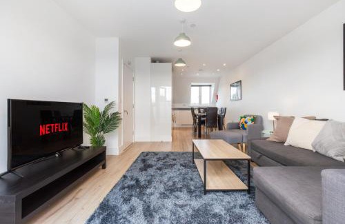 Brondesbury Apartment | Stunning Top Floor Apartment 3 Bedrooms Heart of London