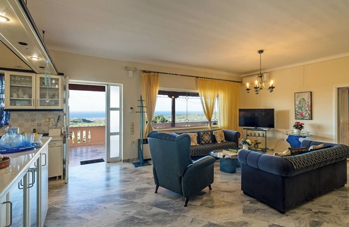 Polemarchi Apartment | Stunning Views Flat w. Pool, Near Iconic Beachesnn