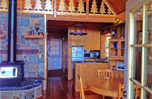 Cle Elum Cabin | Stunning Views from Custom Cle Elum Cabin! Breweries, Hiking, Fishing, and More!