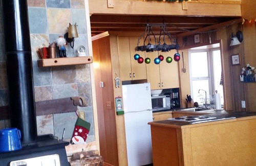 Cle Elum Cabin | Stunning Views from Custom Cle Elum Cabin! Breweries, Hiking, Fishing, and More!