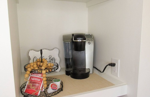 Franklin Cottage | Stunning Views w/Firepit, 2/1 Cottage, Creek, Starlink, ADA + Pet Friendly