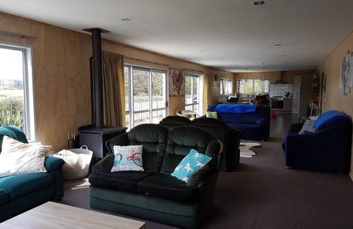 Ohakune House | Stunning Views, Warm, Central & Quiet Little HillnBiking, Skiing, Tramping +more