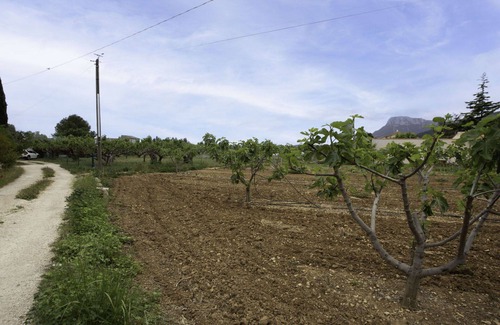 Sollies Pont House | Stunning villa for 2 people with WIFI, A/C, TV, pets allowed and parking