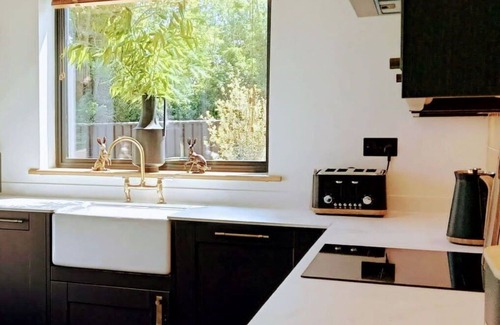 Howlett End House | Stunning villa for 4 people with WIFI, TV, terrace and parking