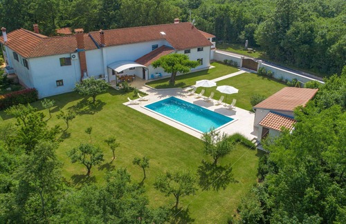 Muzini House | Stunning villa for 7 people with WIFI, private pool, A/C, terrace and pets allowed