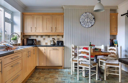 Tilney Fen End House | Stunning villa for 11 guests with WIFI, TV and parking
