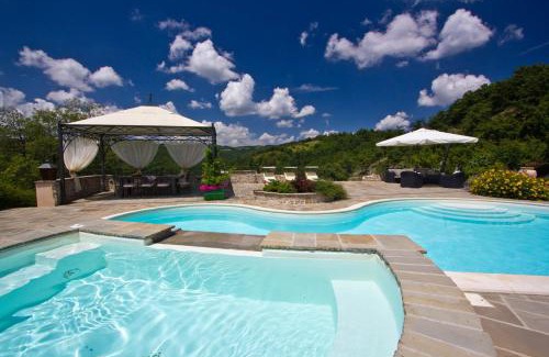 Apecchio Villa | Stunning villa with pool, Jacuzzi and wonderful view
