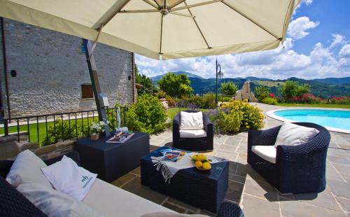 Apecchio Villa | Stunning villa with pool, Jacuzzi and wonderful view