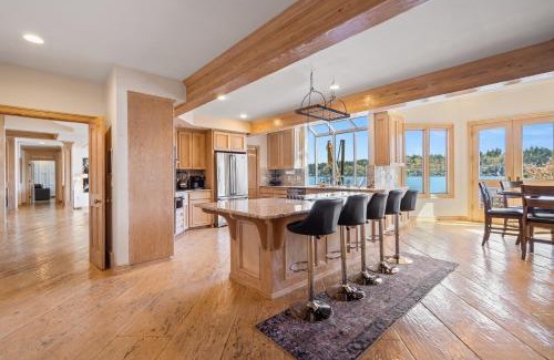 Mercer Island Ski Chalet | Stunning Waterfront Mansion with Pool and Hottub