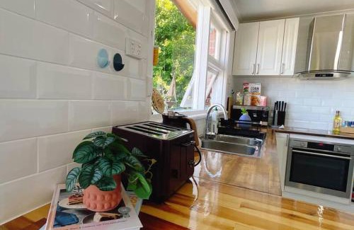 West Hobart House | Stunning West Hobart Home- Close to city and shops
