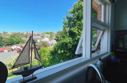 West Hobart House | Stunning West Hobart Home- Close to city and shops