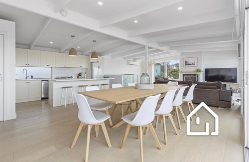 Sorrento House | Style In Sorrento *1 NIGHT FREE* Bay Views, Spa, Snooker, 550m to Beach