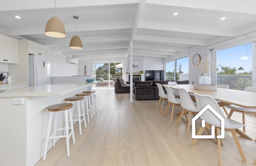 Sorrento House | Style In Sorrento *1 NIGHT FREE* Bay Views, Spa, Snooker, 550m to Beach