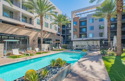 Tempe Apartment | Stylish 1BD - Pool, Gym, Parking, W-D - Sleeps 4