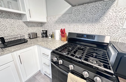 Biggs Field Apartment | Stylish 1BR/1BA Apt - Newly Renovated & Welcoming Unit 1n