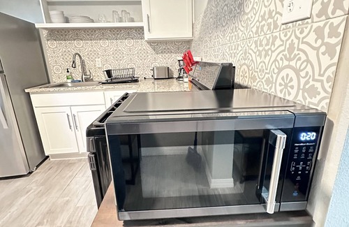 Biggs Field Apartment | Stylish 1BR/1BA Apt - Newly Renovated & Welcoming Unit 1n