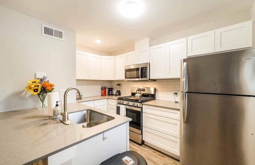 Highland Apartment | Stylish 1BR Near UT Highland Evonify
