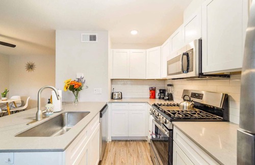 Highland Apartment | Stylish 1BR Near UT Highland Evonify