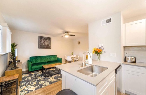 Highland Apartment | Stylish 1BR Near UT Highland Evonify