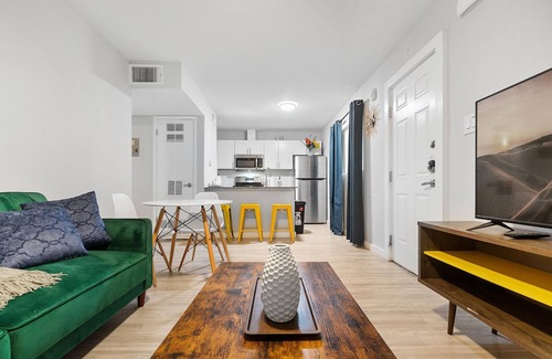 Highland Apartment | Stylish 1BR Near UT Highland Evonify