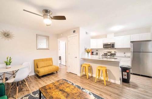 Highland Apartment | Stylish 1BR Near UT Highland Evonify