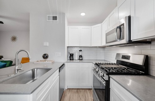 Highland Apartment | Stylish 1BR Near UT Highland Evonify