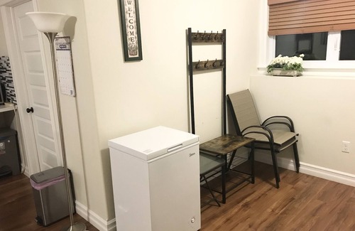 Halifax House | Stylish 1BR unit in Bedford, only 15 min to downtown Halifax. Near shopping area