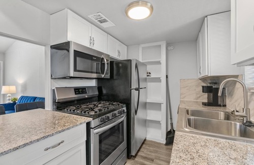 Zilker Apartment | Stylish 1BR Zilker Evonify