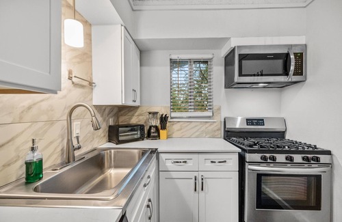 Zilker Apartment | Stylish 1BR Zilker Evonify