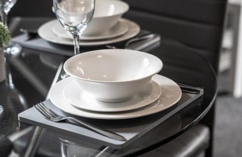 Oldbury House | Stylish 2-Bedroom House in Oldbury Sleeps 4