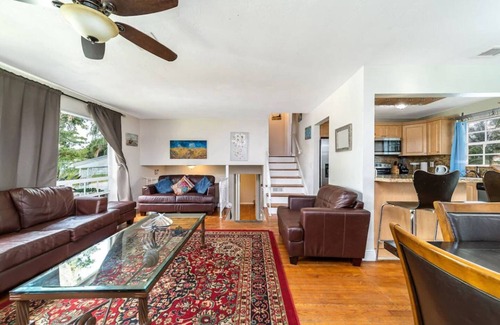 Boulevard Heights House | Stylish 2-story Home Pool