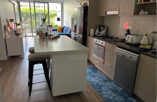 Bulimba Apartment | Stylish 2BR/2BA Apt with Pool access in Central Bulimba