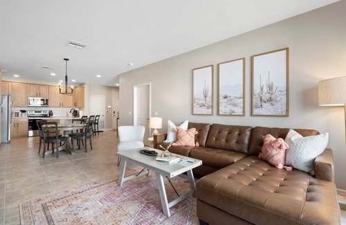 Ocotillo Condo | Stylish 2BR-2BA Condo…Resort-Style Pool, Gym, & More! Walk to Dining & Coffee!