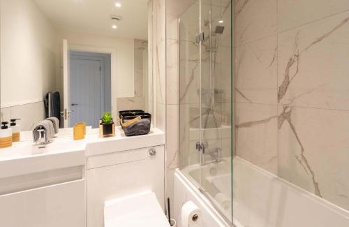 Gravesend Apartment | Stylish 2BR Apartment at Trinity Point Gravesend