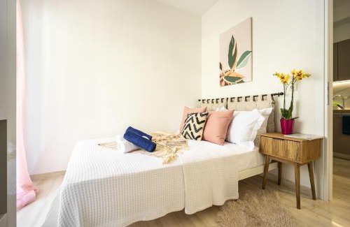 Dafni-Ymittos Apartment | Stylish 2BR Apartment with Balcony Near Metro