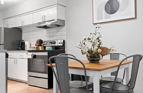 Highland Apartment | Stylish 2BR Near UT Highland Evonify