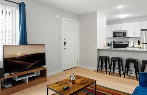 Hyde Park Apartment | Stylish 2BR Near UT Hyde Park Evonify